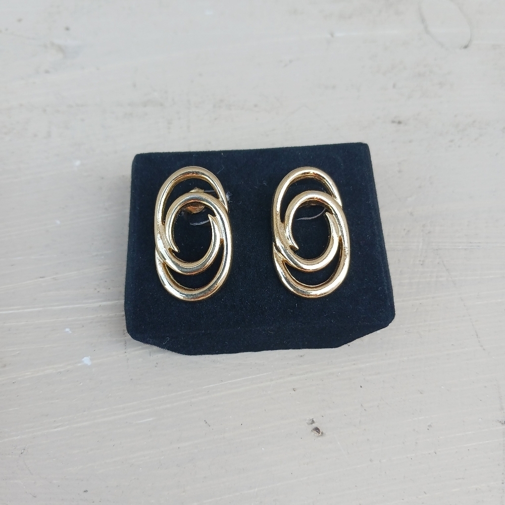 Vintage Lady Remington Earrings Gold Tone Double Oval‎ Studs
